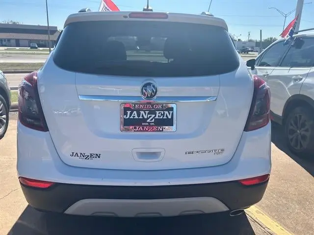 2022 Buick Encore Preferred AWD photo 5