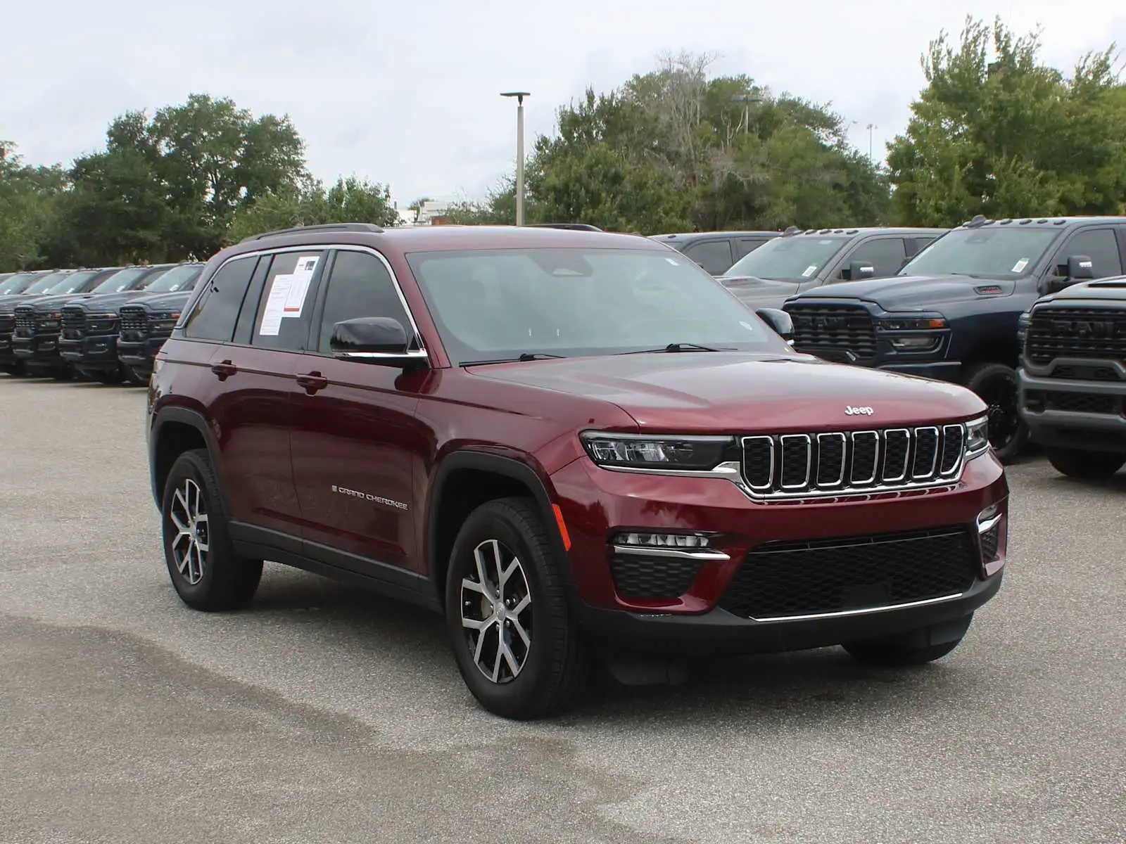 2025 Jeep Grand Cherokee Limited's photo
