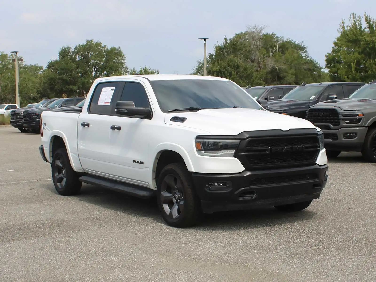 2023 RAM 1500 Big Horn/Lone Star 4x4 Crew Cab 5'7's photo