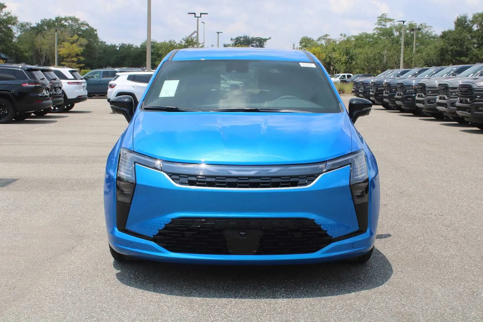2027 Chrysler Pacifica Select photo 5
