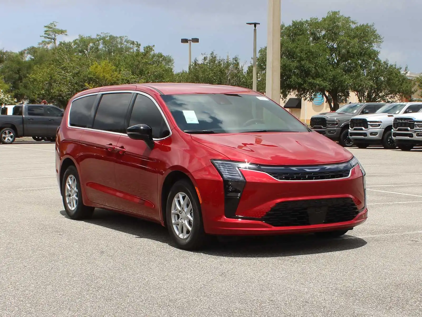 2027 Chrysler Pacifica Select's photo