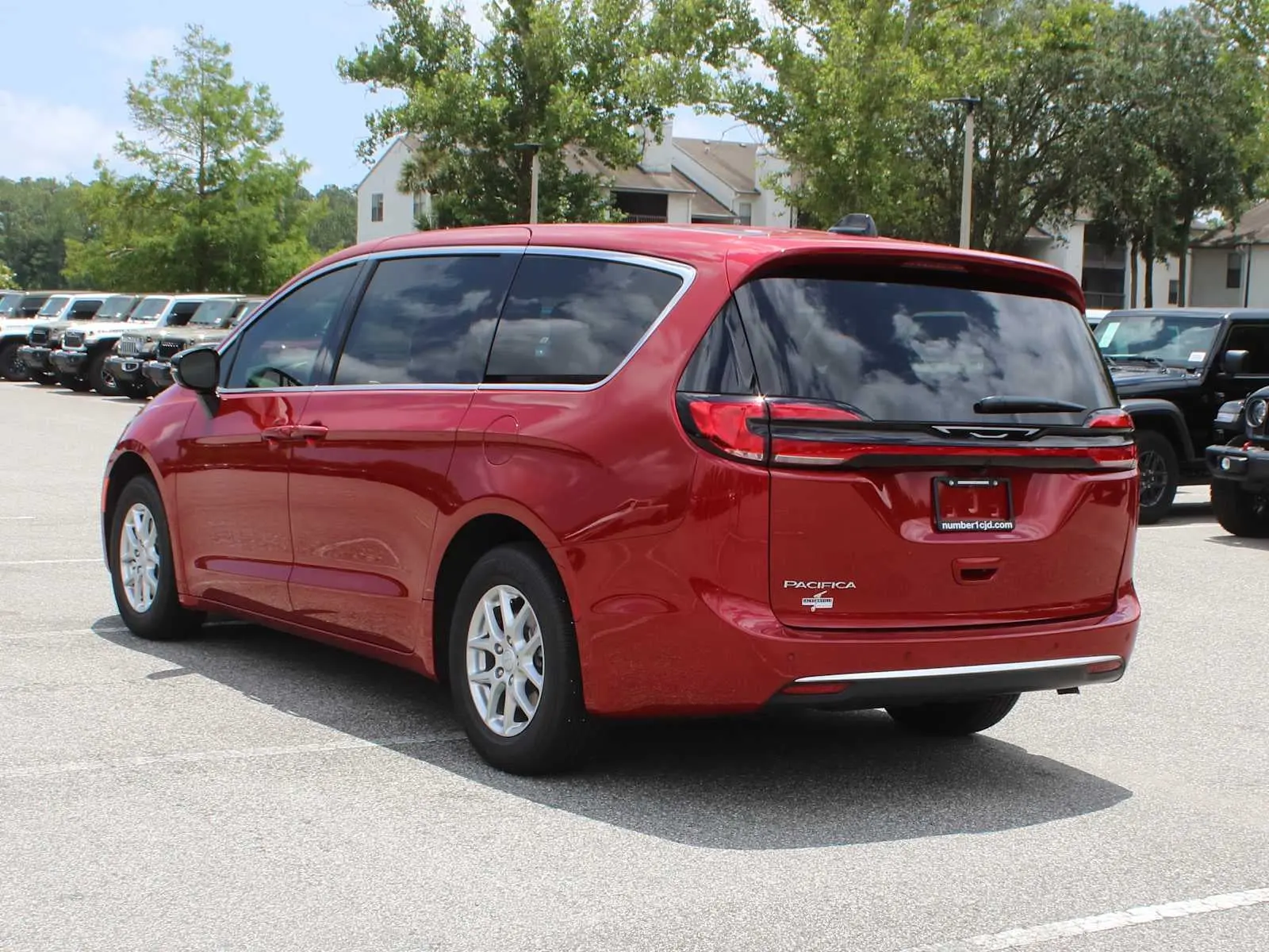 2027 Chrysler Pacifica Select photo 4