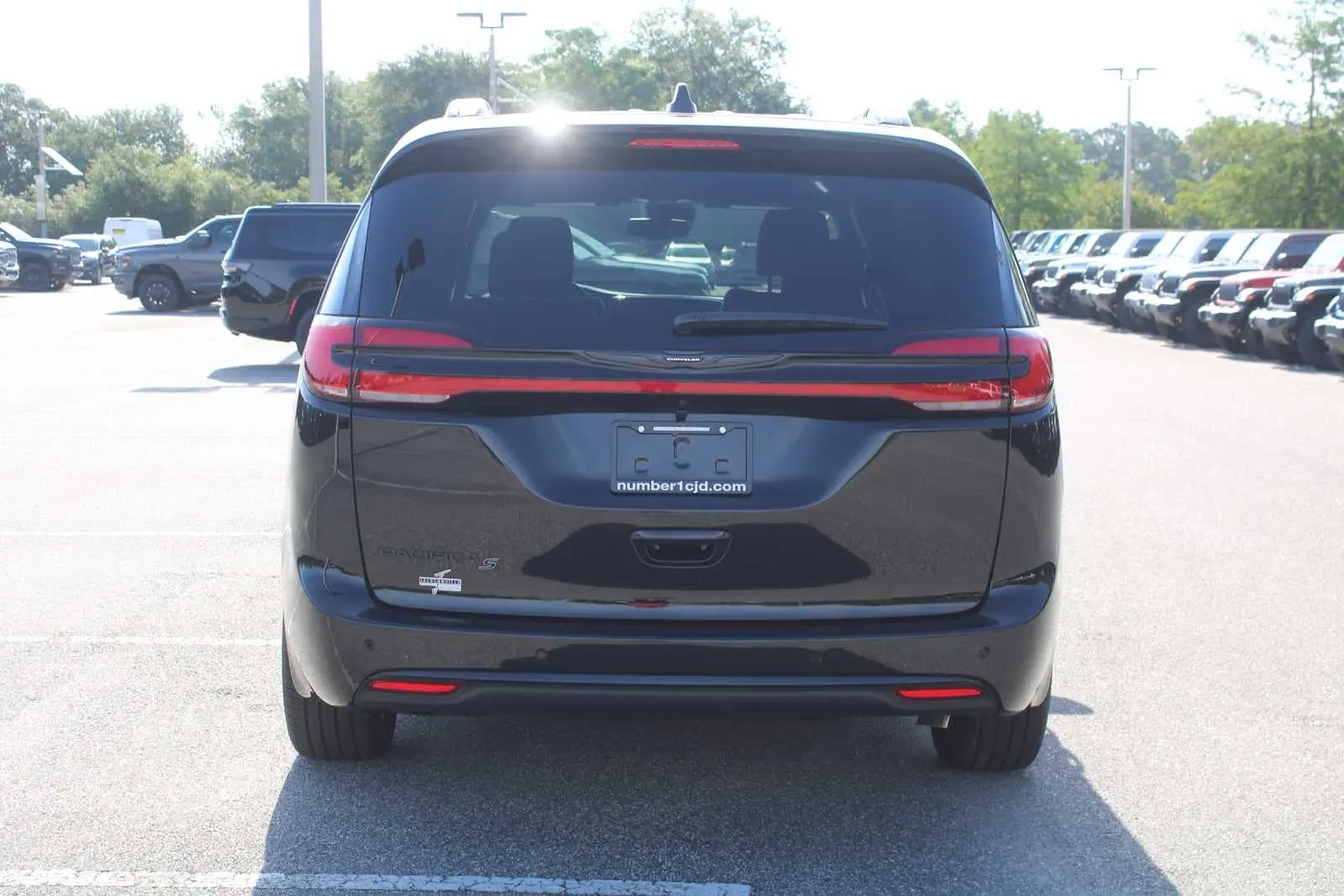 2026 Chrysler Pacifica Select photo 3