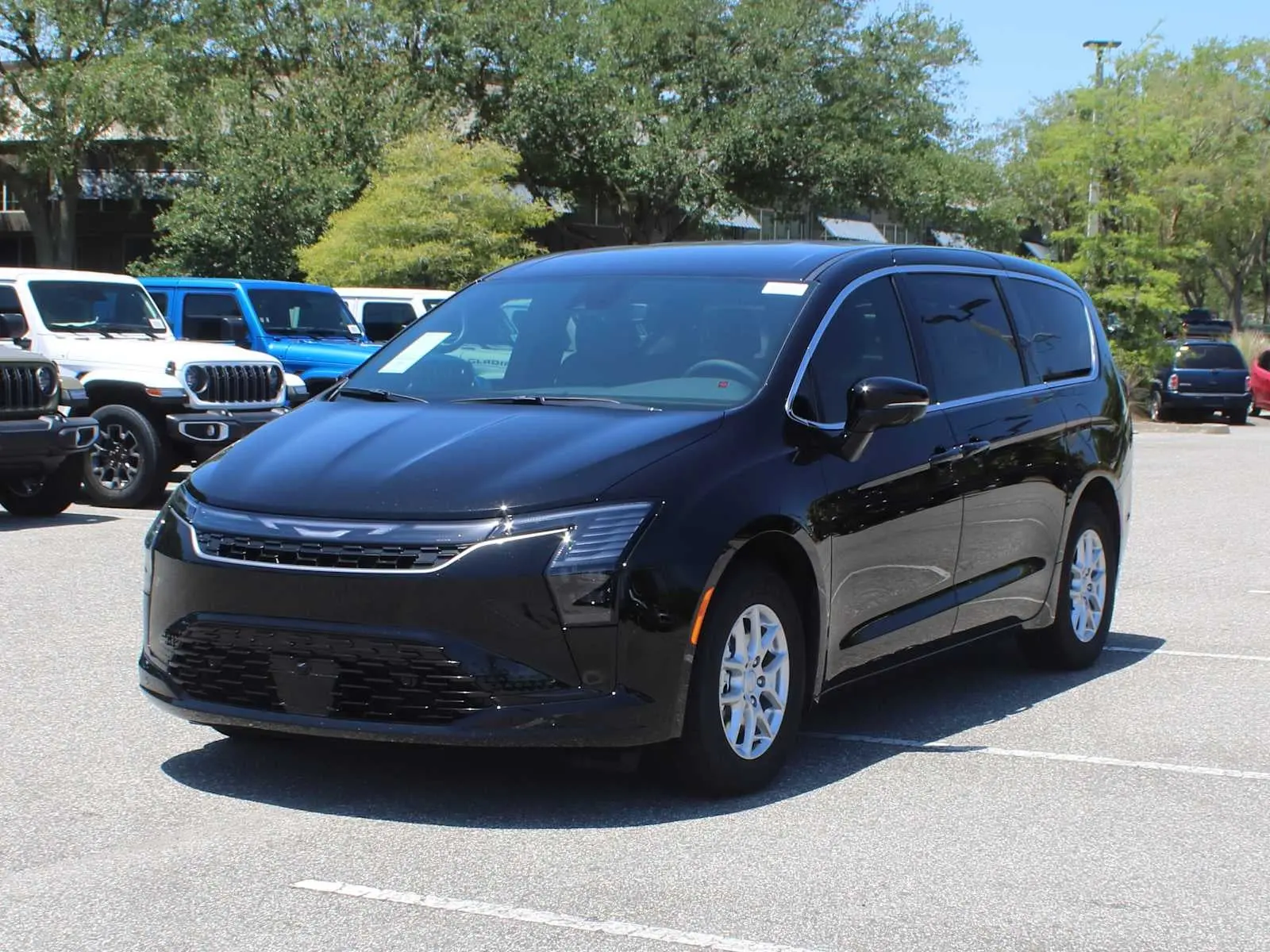 2027 Chrysler Pacifica Select photo 5