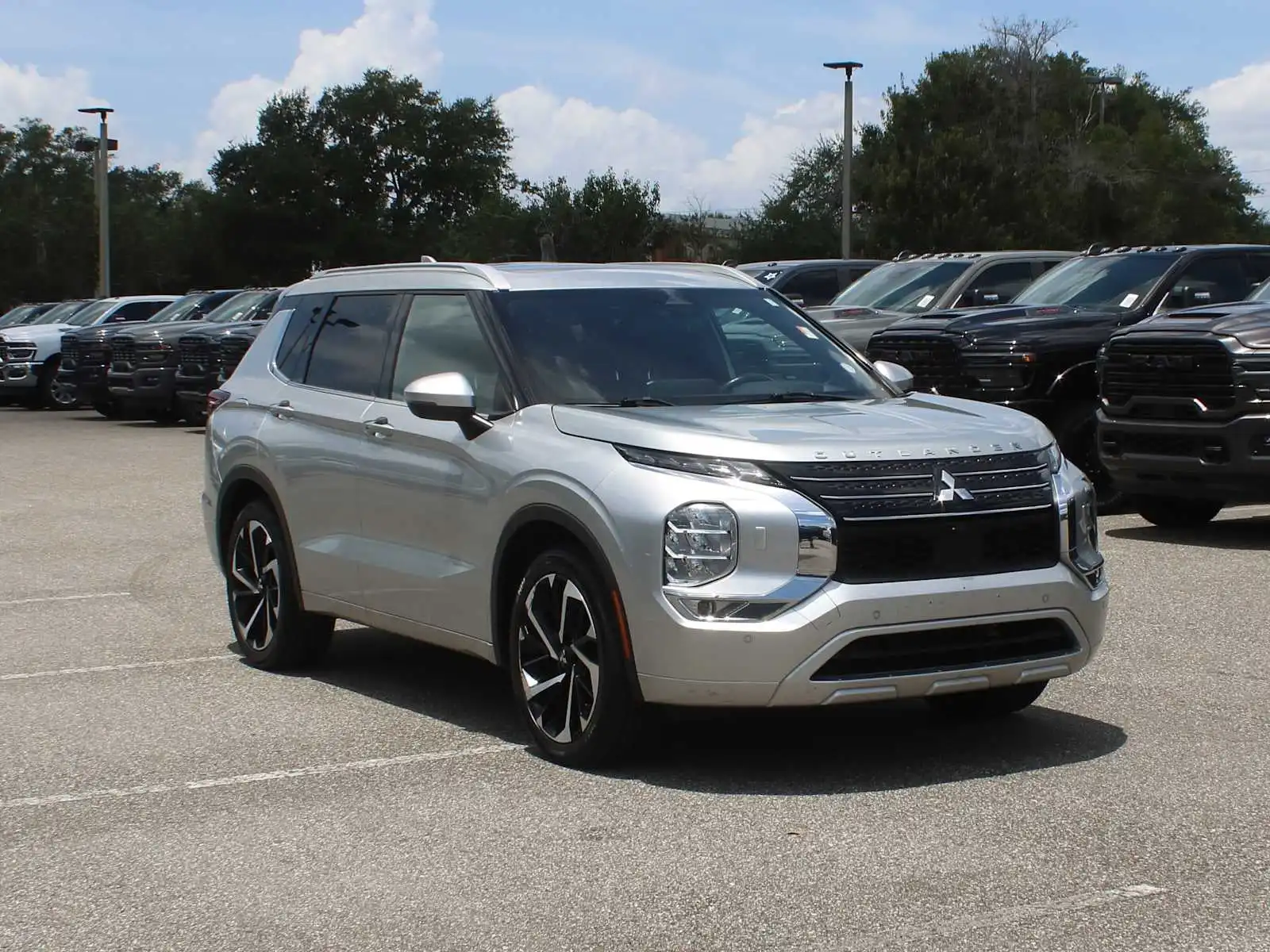 2022 Mitsubishi Outlander SEL S-AWC's photo