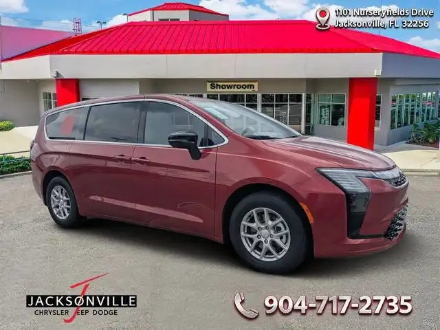 2027 Chrysler Pacifica Select's photo