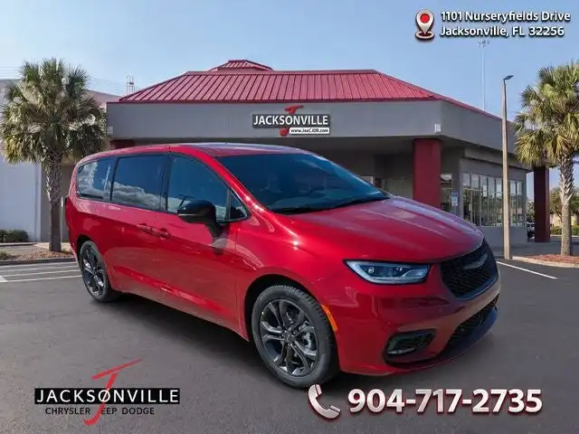 2026 Chrysler Pacifica Select's photo