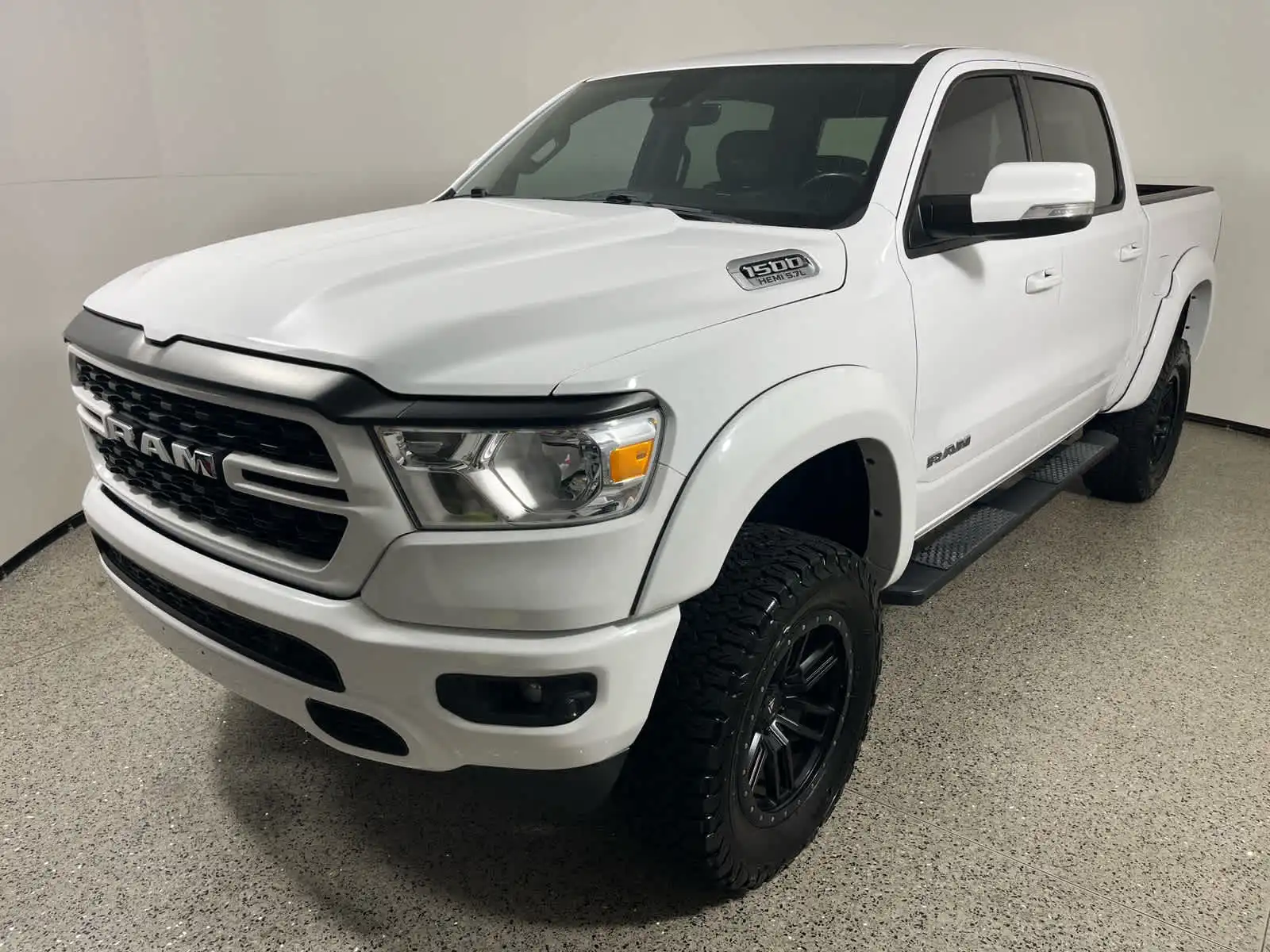 2022 RAM 1500 Big Horn/Lone Star 4WD Crew Cab 5'7's photo