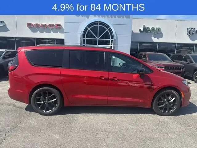 2026 Chrysler Pacifica Select photo 1