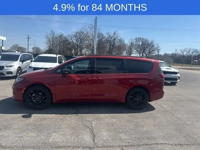 2026 Chrysler Pacifica Select photo 5
