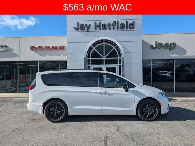 2026 Chrysler Pacifica Select photo 1