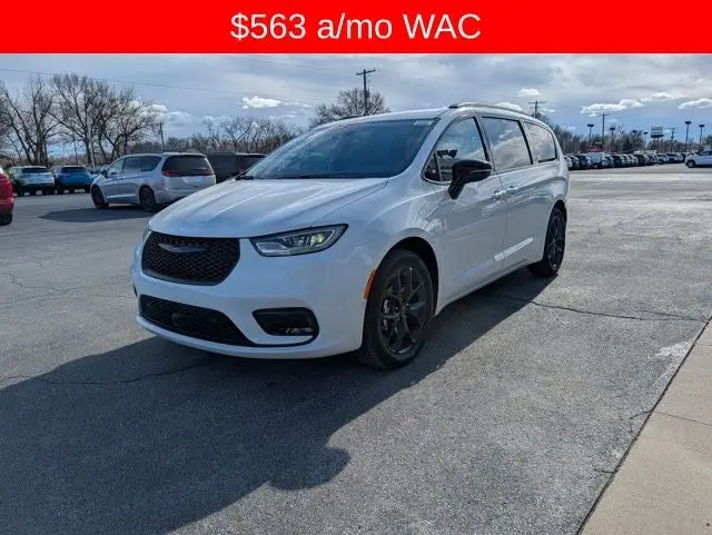 2026 Chrysler Pacifica Select photo 4