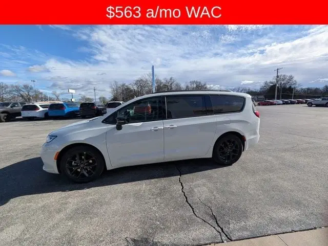 2026 Chrysler Pacifica Select photo 5
