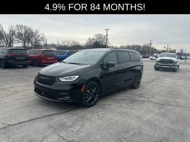 2026 Chrysler Pacifica Select photo 4