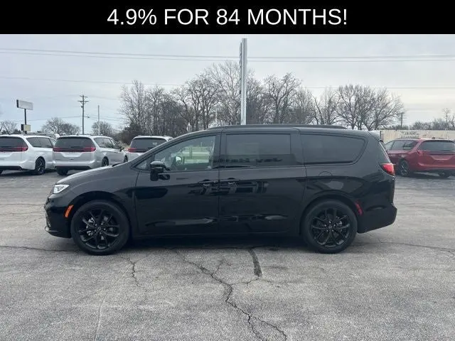 2026 Chrysler Pacifica Select photo 5