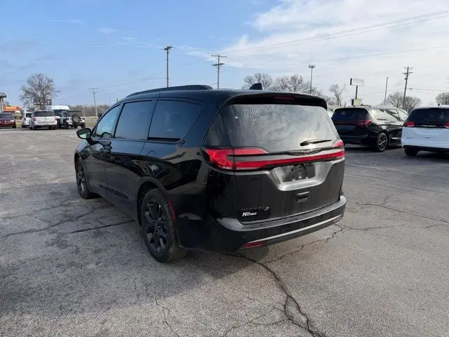 2026 Chrysler Pacifica Select photo 5