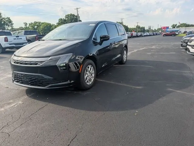 2027 Chrysler Pacifica Select photo 4