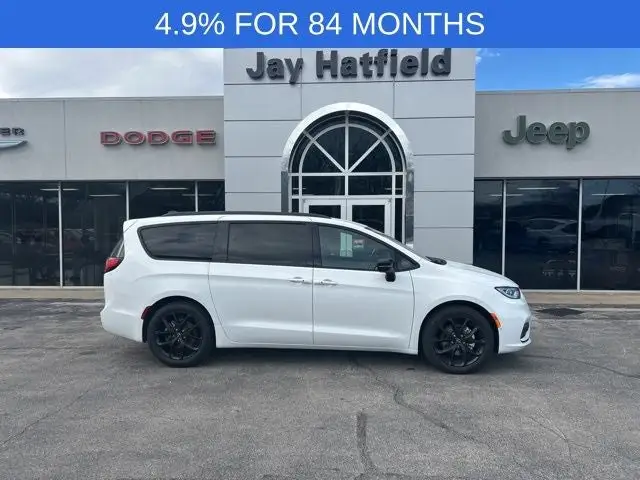 2026 Chrysler Pacifica Select photo 1