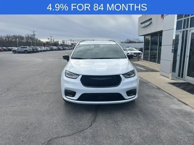 2026 Chrysler Pacifica Select photo 3