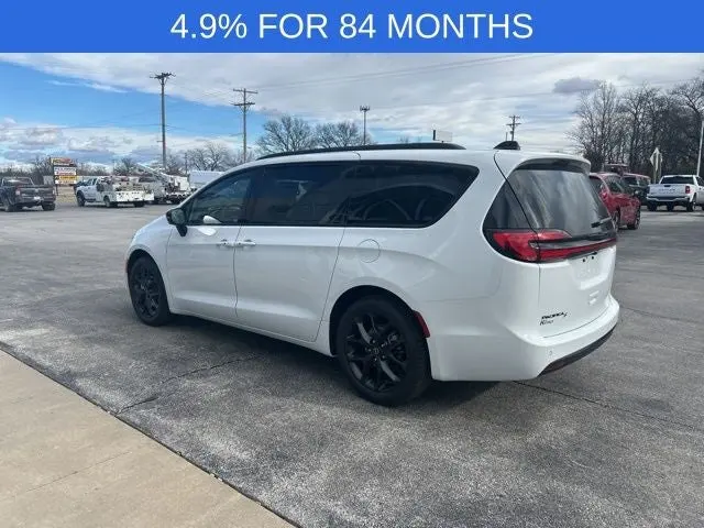2026 Chrysler Pacifica Select photo 5