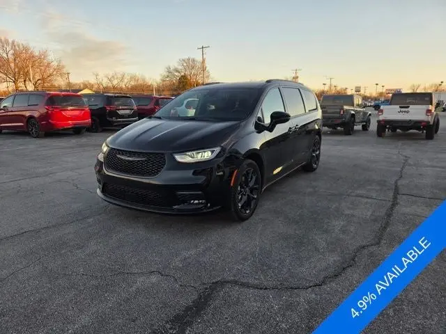 2026 Chrysler Pacifica Select photo 4