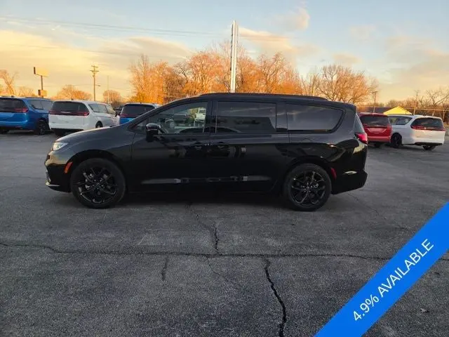 2026 Chrysler Pacifica Select photo 5