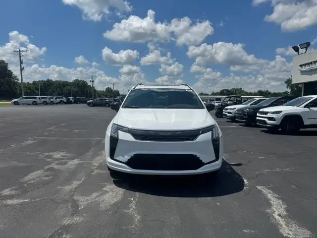 2027 Chrysler Pacifica Limited photo 3