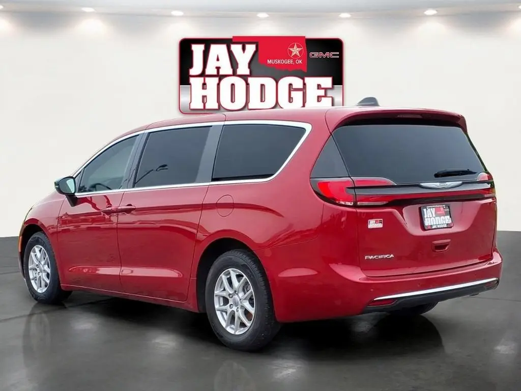 2025 Chrysler Pacifica Select photo 4