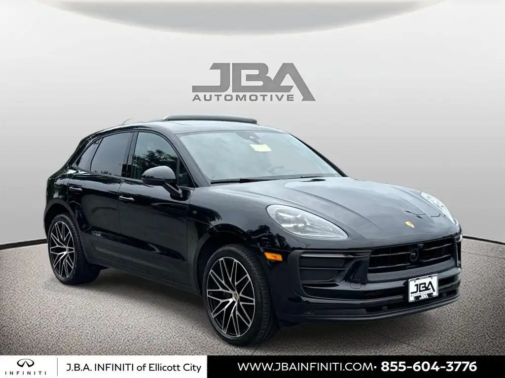 2025 Porsche Macan Base's photo
