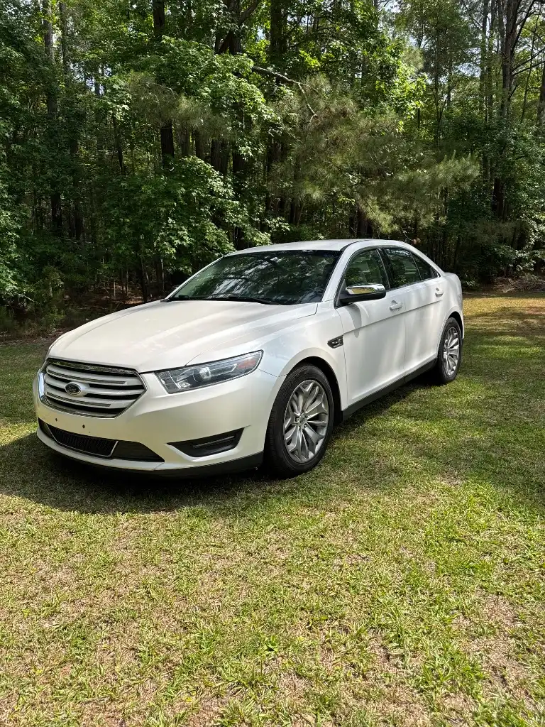 2018 Ford Taurus Limited AWD's photo