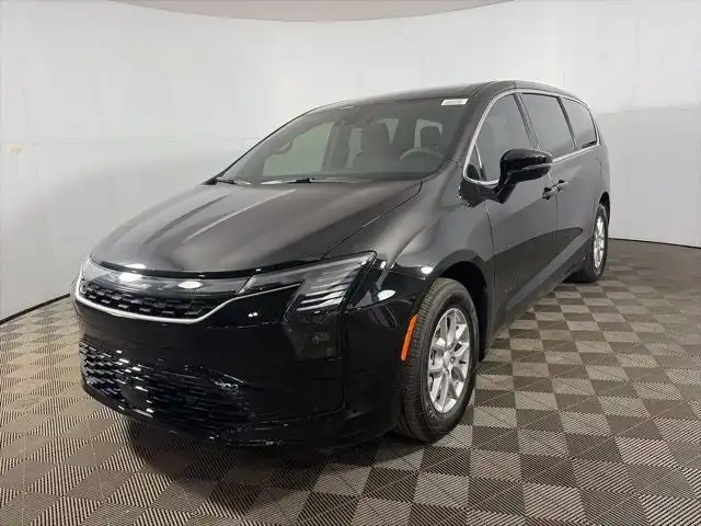 2027 Chrysler Pacifica Select's photo