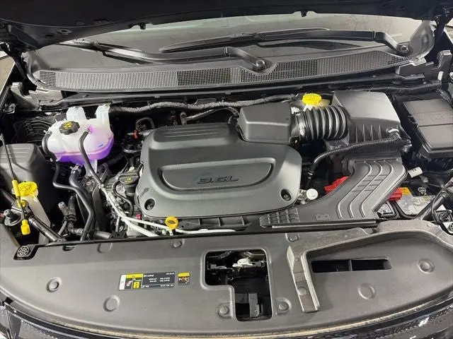 2027 Chrysler Pacifica Select photo 3