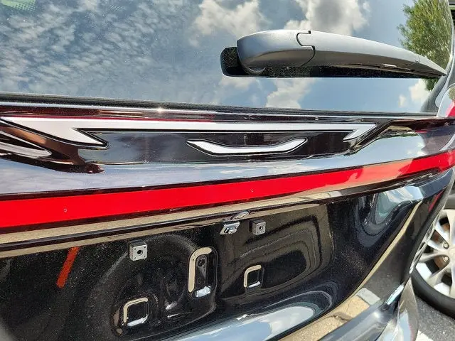 2027 Chrysler Pacifica Select AWD photo 5