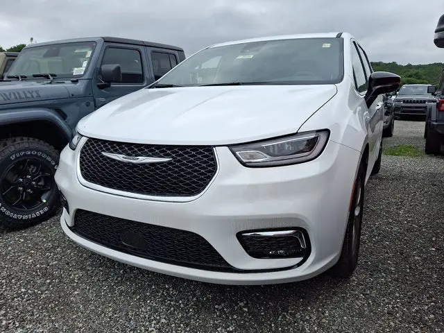 2026 Chrysler Pacifica Select AWD photo 3
