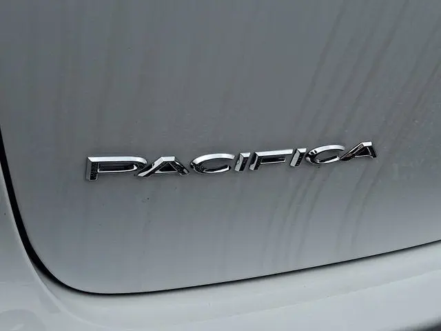 2026 Chrysler Pacifica Select AWD photo 5
