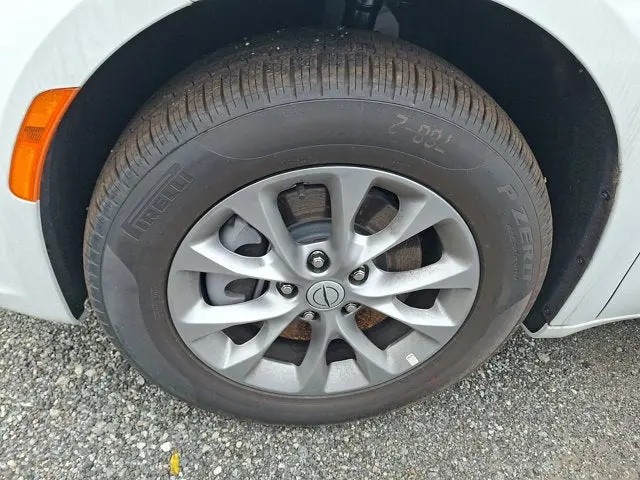 2026 Chrysler Pacifica Select AWD photo 4