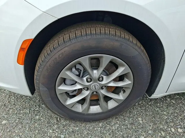 2026 Chrysler Pacifica Select AWD photo 4