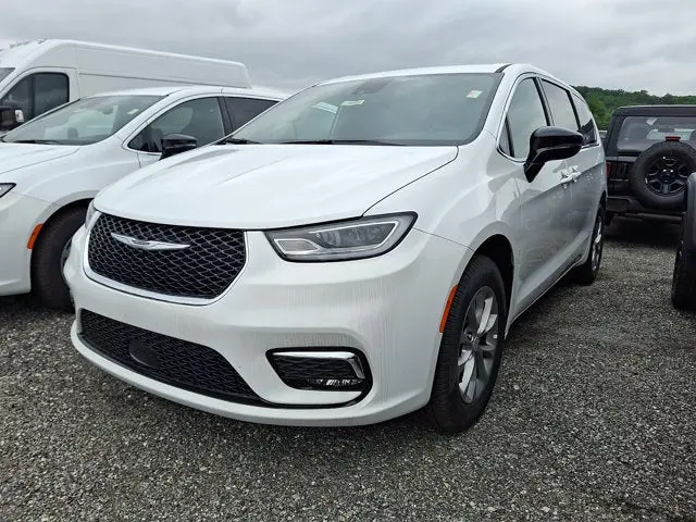 2026 Chrysler Pacifica Select AWD photo 3