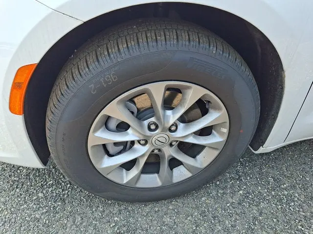2026 Chrysler Pacifica Select AWD photo 4