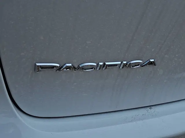 2026 Chrysler Pacifica Select AWD photo 5