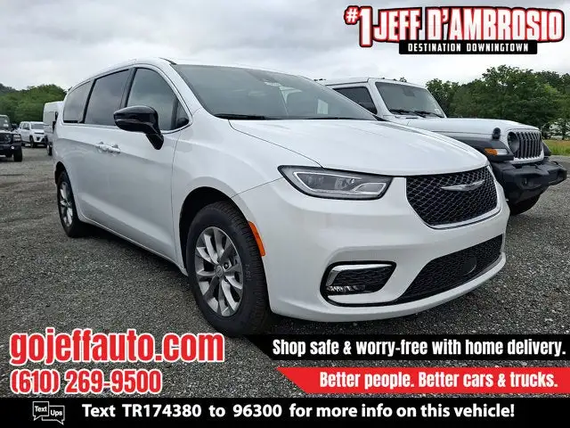 2026 Chrysler Pacifica Select AWD's photo