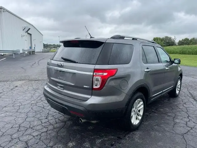 2014 Ford Explorer XLT 4x4 photo 5