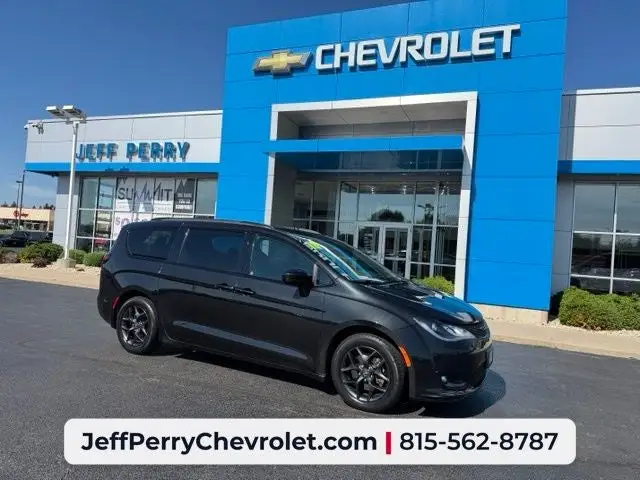 2018 Chrysler Pacifica Touring L photo 1