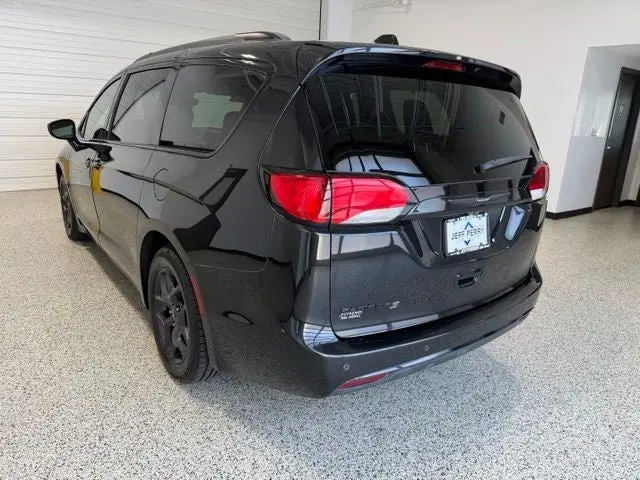 2018 Chrysler Pacifica Touring L photo 5