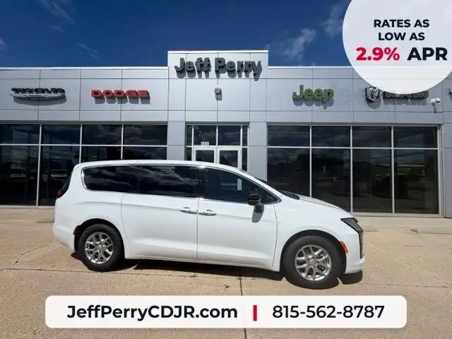 2027 Chrysler Pacifica Select's photo