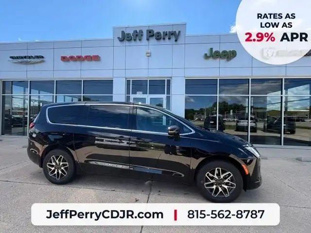 2027 Chrysler Pacifica Limited AWD's photo