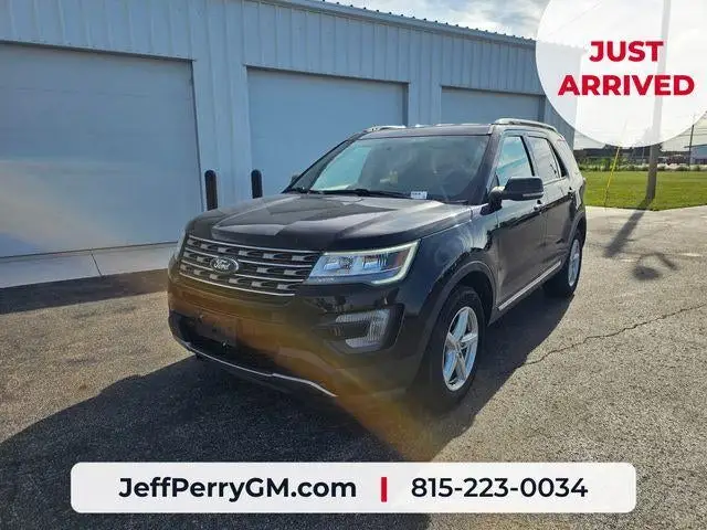 2017 Ford Explorer XLT 4WD photo 1