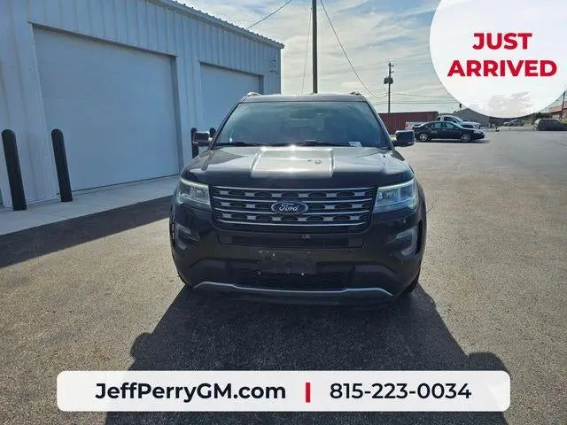 2017 Ford Explorer XLT 4WD photo 3