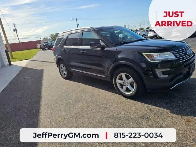 2017 Ford Explorer XLT 4WD photo 5