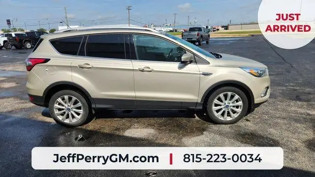 2017 Ford Escape Titanium photo 4